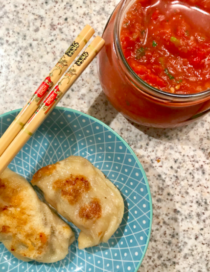 Китайские пельмени и соус